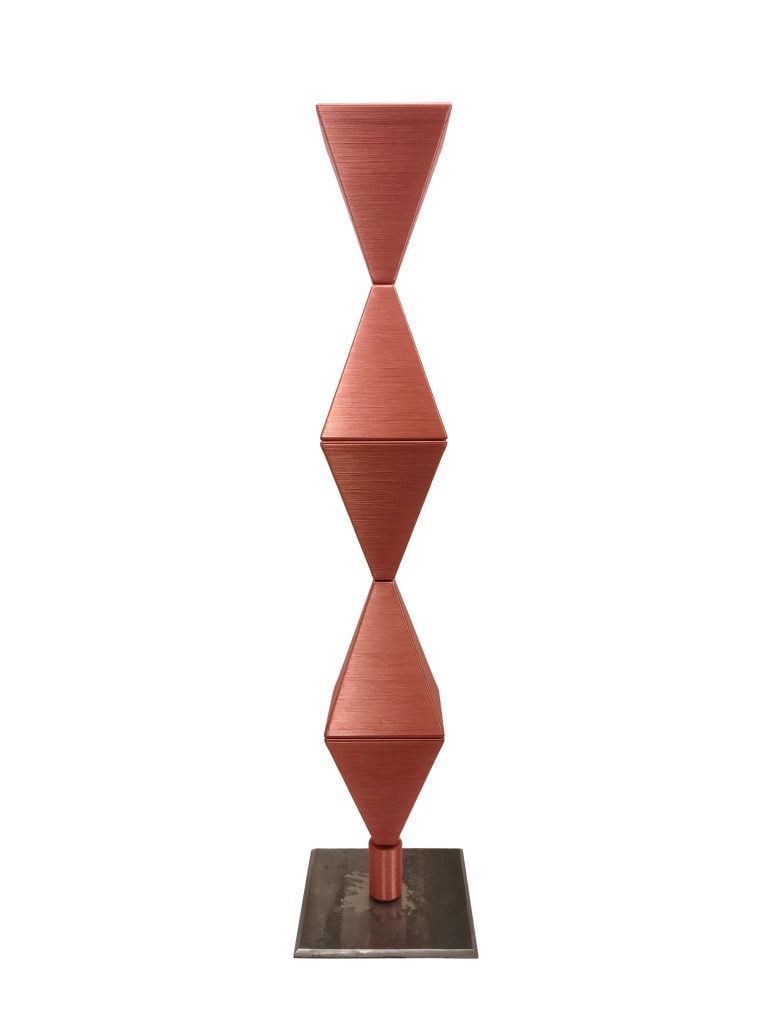 « SPIRITUAL MACHINES, TOTEM 11 » recycled objects : alexa virtual assistant, pyramid speakers assembled in the Brancusi way, eco-friendly wire, 195 x 76 cm, 2019