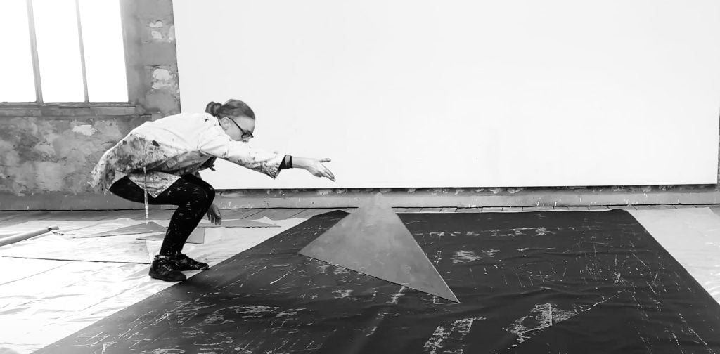 Alice Anderson performing her first Geometric Dance at the Atelier Calder, 2019